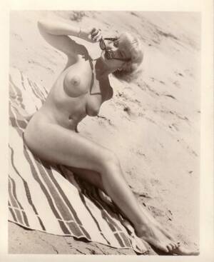 70 s vintage nude beach - Vintage beach nudist flashing in public Porn Pictures, XXX Photos, Sex  Images #2706252 - PICTOA
