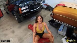 Mechanic Car - Roadside - Car Guru MILF Fucks Her Car Mechanic - XVIDEOS.COM