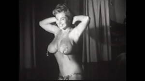 50s Solo Porn - Vintage babe with huge tits dancing sexy on stage for erotic filming 50s -  XVIDEOS.COM