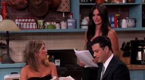 Jennifer Aniston And Courteney Cox Fucking - Lisa Kudrow | ThePopHub.com