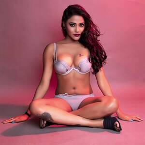 indian actress model red bikini - Indian models - ruks-khandagale-hot-actress-indian-web-series-(21) Foto  Porno - EPORNER