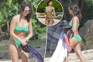 jessica alba pregnant nude - Jessica Alba hits the beach in green bikini