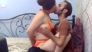 Kuwait Porn - Kuwait hot house wife doing romance with driver hidden cam MMS