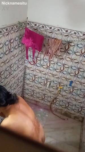 indian bath hidden cam - Indian bath spy - video 3 - ThisVid.com