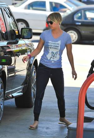 Kaley Cuoco Camel Toe Porn - Kaley Cuoco Fan - Pictures Gallery : Click image to close this window
