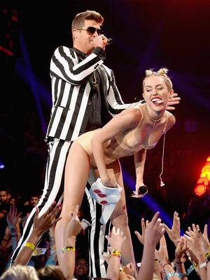 miley cyrus - Miley Cyrus Didn't Wear Bikini for 2 Years After VMAs Criticism
