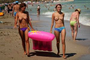 naked beach fun - Sexy Nude Women At The Beach