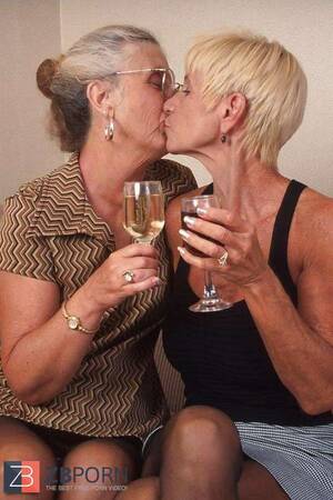 Mature Lesbians Kissing - Mature Lesbians Ida - ZB Porn