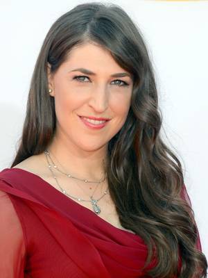 Mayim Bialik Hollywood Nude Porn Captions - Mayim Bialik plays a neurobiologist on Big Bang Theory and has a Ph. in  neuroscience in real life.