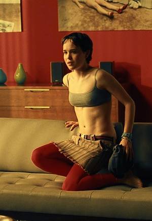 Ellen Page Lesbian Porn - Ellen Page Hot Pics & GIFs | Sexy Bikini Photos