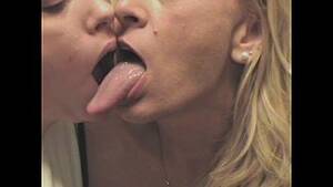 Amateur Long Tongue Porn - Pat and her long tongue