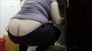 chubby nude chores - chubby from BBWCurvy .com cleaning the kitchen - XVIDEOS.COM