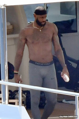 Lebron James Naked Porn - Lebron James Shirtless And Bulge On A Yacht - Gay-Male-Celebs.com