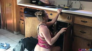 dominated by plumber - Blonde Dominated by the Plumber - XNXX.COM