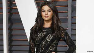 Lesbian Strapon With Selena Gomez - Selena Gomez to Play Trailblazing Lesbian Mountaineer in New Biopic