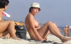 lindsay lohan topless beach - lindsay lohan nude