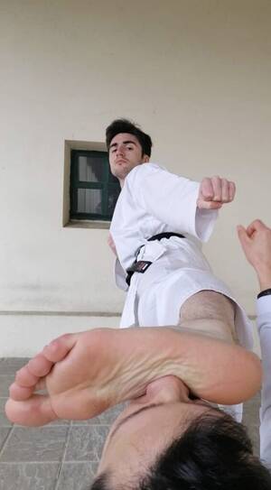Asian White Gay Karate Porn - itsluis_martialfoot shows off a karate kick and his bare sole - Male Feet  Blog