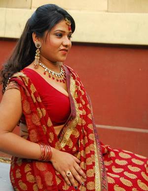 Mallu Jyothi Porn - Telugu masala actress Jyothi cleavage show in red saree and low neck blouse