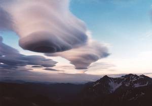 Lenticular Porn - Lenticular Clouds/Don't they look like spaceships?