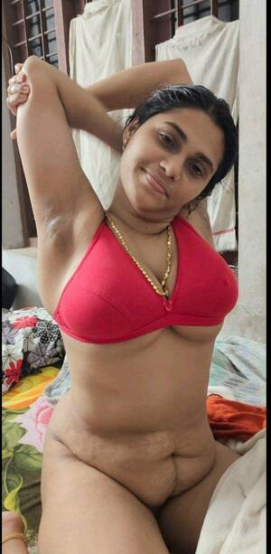 Mallu Pussy - Sexy mallu wife juicy big boobs and pussy pics got leaked online!