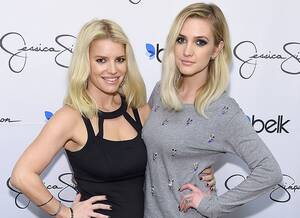 Ashlee Simpson Porn - OK, Jessica and Ashlee Simpson Legit Look Like Twins in This Instagram  Picture