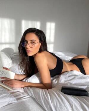 Glass Woman Porn - I'm a fan of glASSes on a sexy woman Porn Pic - EPORNER