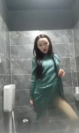 asian girl toilet cam - Chinese toilet hidden cam 0124 (pretty girl modelling and peeing on toilet)  - ThisVid.com