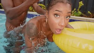 ebony poolside - Ebony babe Sarai Minx gets fucked in the pool! - black porn - XVIDEOS.COM