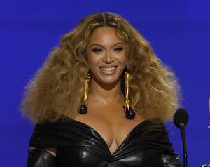 Celebrity Porn Beyonce Knowles - Beyonce Vocalizes Her 'Love' for Lizzo Amid Harassment Controversy