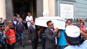 Italian Porn Woman Revenge - Funeral for Italian 'revenge porn' victim.https://metro.co.uk/video/funeral- italian-revenge-porn-victim-1330307/