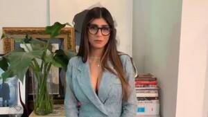 Mia Khalifa Sex Videos - Mia Khalifa, Former Pornstar Reveals Her Earnings From Adult Entertainment  Career To Be 'Just $12000' in New Video, Sparks Discussion on Porn Industry  | ðŸ‘ LatestLY