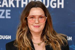 Drew Barrymore Porn Bondage - Drew Barrymore Says She's 'Tried Everything' in the Bedroom