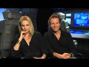 Charlize Theron Rihanna Pussy Slip - Charlize Theron Is Flirting With Guy Pearce During Interview - YouTube
