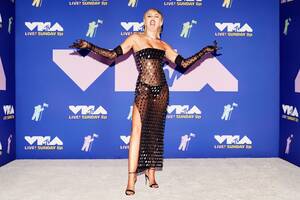 Miley Cyrus Backstage Sex Tape - Miley Cyrus Wore a Naked Dress to the 2020 VMAs and Fans Are Flipping