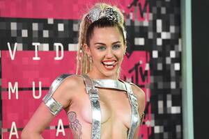 Miley Cyrus Fake Porn 2016 - Miley Cyrus Slams Kim Kardashian's Nude Photo Feud: 'You ALL Are Acting  Tacky' - TheWrap