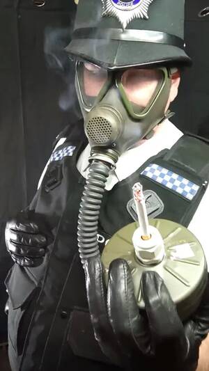 Gas Mask Midget Porn - Lungfucking in gas mask - ThisVid.com