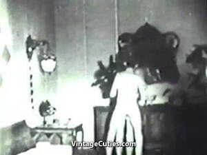 Bisexual Vintage Porn 1930s - Bisexual Threesome on Its Way to MMF Orgasms (1930s Vintage) | xHamster