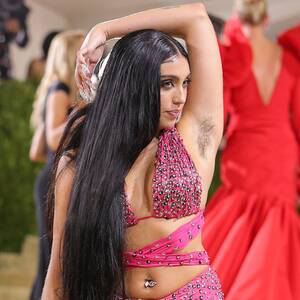 Halle Berry Celebrity Black Pussy - 11 Stars Who Totally Embrace Their Body Hair