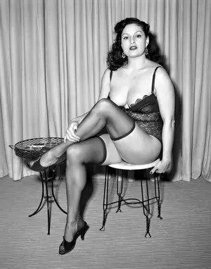 amateur chubby vintage - Vintage BBW Pics: Free Classic Nudes â€” Vintage Cuties