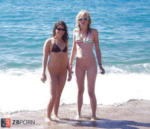 bottomless beach girls - Bottomless on the beach. +1 -1