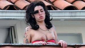 Amy Winehouse Porn - 10 ACTOS RIDÃCULOS, BIZARROS Y DECADENTES DEL ROCK |
