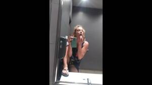 Mcdonalds Bathroom Porn - Smoking a blunt and fucking myself in McDonald's bathroom Porn Videos -  Tube8
