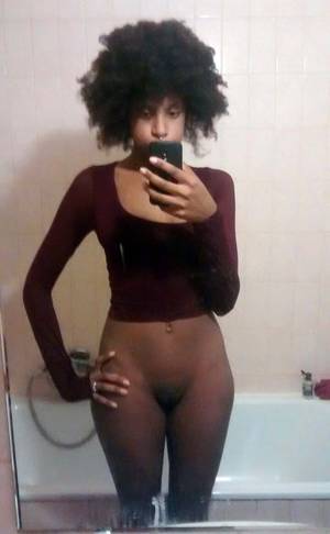 black chick naked selfie - 