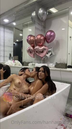 Hannah Asian Lesbian - Hannah Miller lesbian bathtub - Thothub
