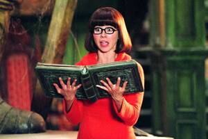 linda cardellini scooby doo xxx - Scooby-Doo alum Linda Cardellini reacts to lesbian Velma
