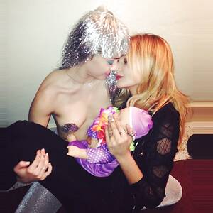 lesbian pasties - Miley Cyrus Topless Pasties Lesbian Kiss Porn Pictures, XXX Photos, Sex  Images #2091285 - PICTOA