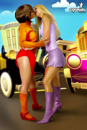 Daphne Blake Scooby Doo Reality Porn - CosplayErotica - Velma Dinkley, Daphne Blake (Scooby-Doo) nude cosplay