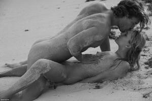 beach girl hot couple fucking - Erotica on the beach - 76 porn photos
