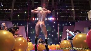 dildo live sex show - wild public dildo sex show - XVIDEOS.COM