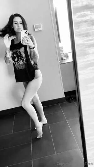 Arryn Fuck - Arryn Zech Sexy Thot Teasing Infront Of Mirror Video - ViralPornhub.com